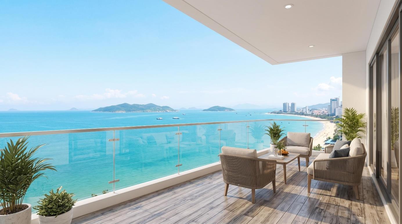 Ban công nhìn ra vịnh Nha Trang